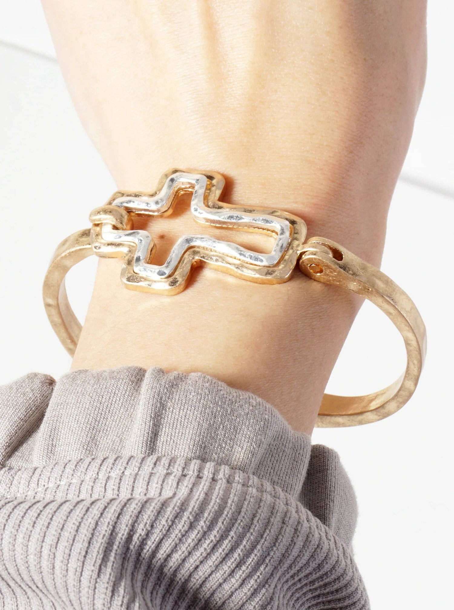 Hammered-Texture Metal Dual-Tone Cross-Shaped Hook-Clasp Hinged Bracelet