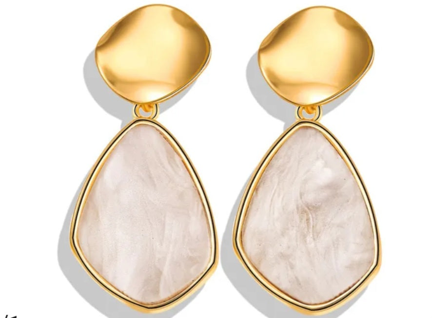 Ivory Teardrop Shell